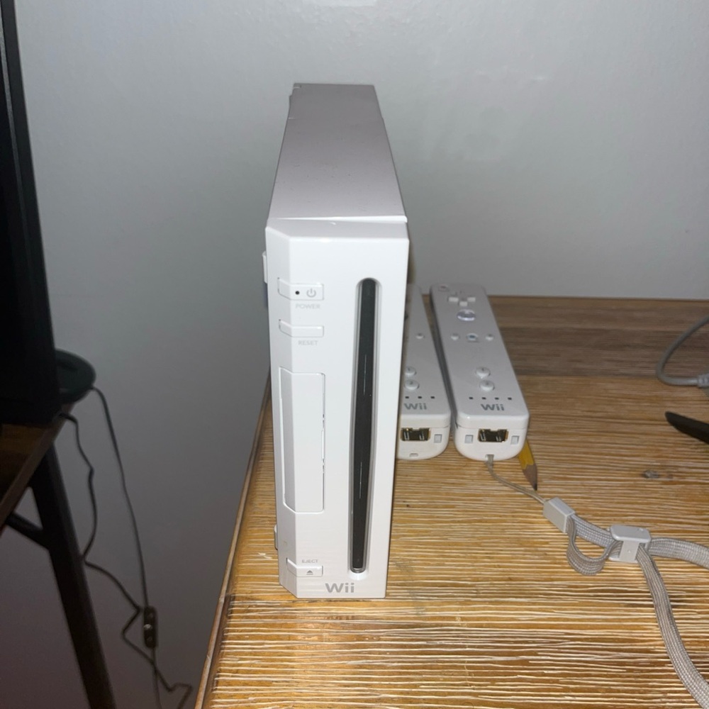 White Nintendo Wii Console with Controllers